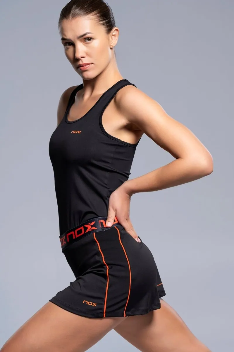 camiseta tirantes para mujer nox team black 3 Camiseta Tirantes para Mujer Nox Team Black, detalle en uso