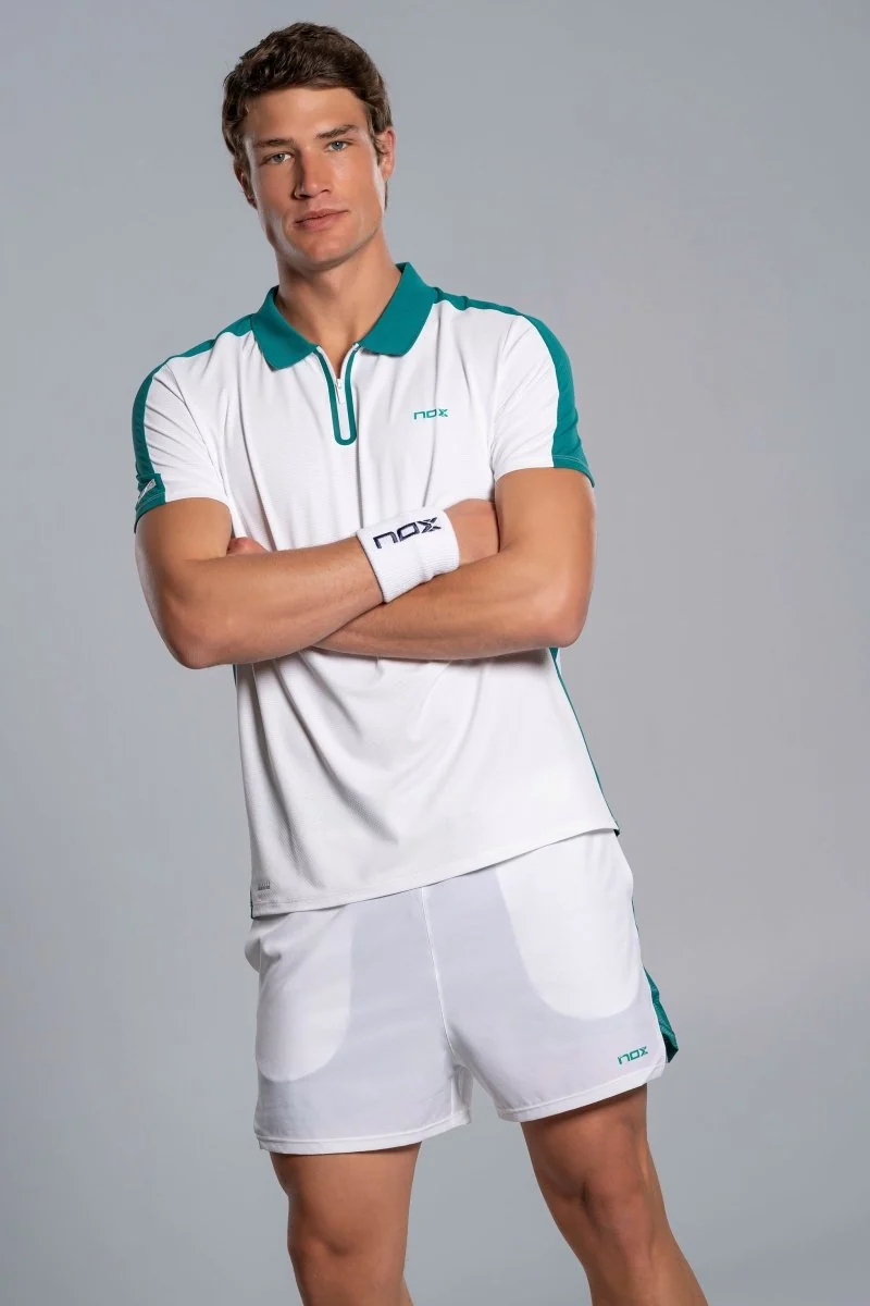 polo para hombre nox pro white ivy green 3 Polo para Hombre Nox Pro White/Ivy Green, detalle en uso